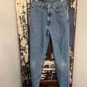 Vintage Levis 512 Women's Jeans High Rise Slim Fit tapered Leg Mom/ BF jeans.